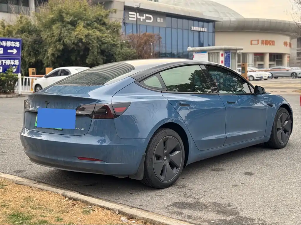 TESLA MODEL 3