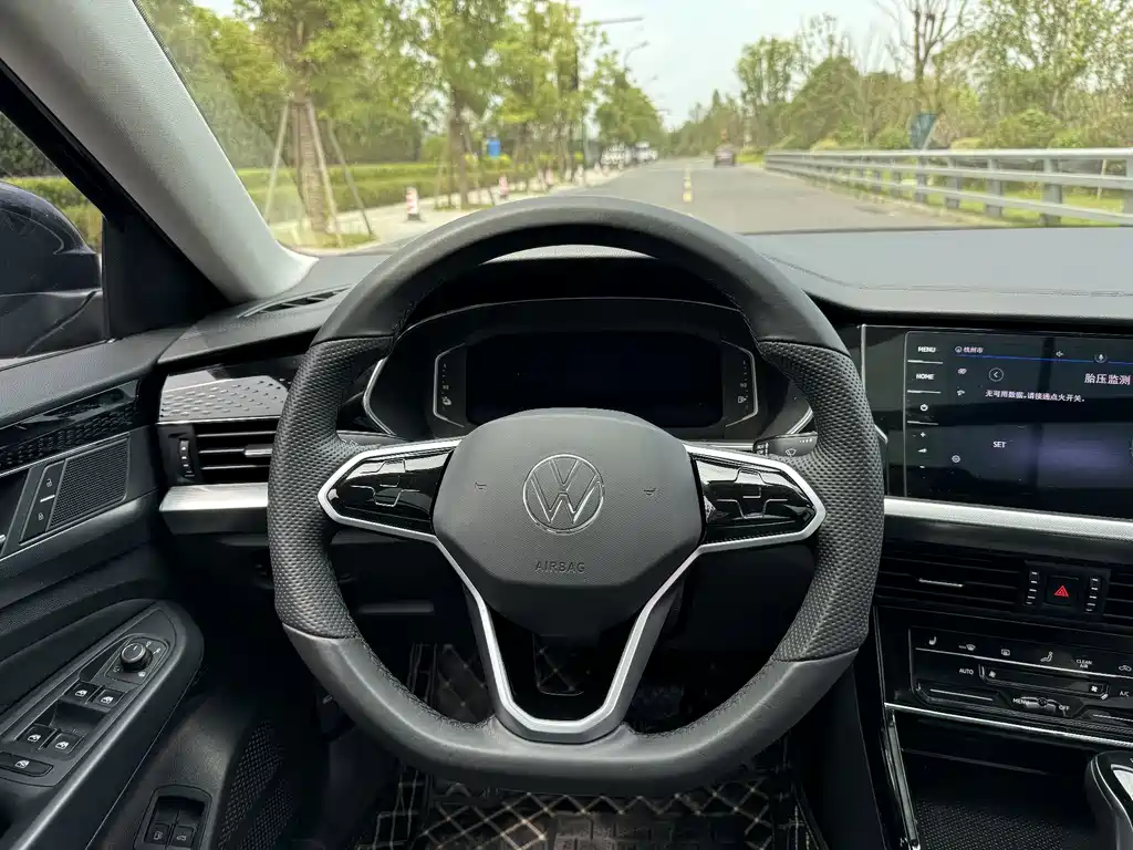 Volkswagen Passat PHEV — миниатюра 18