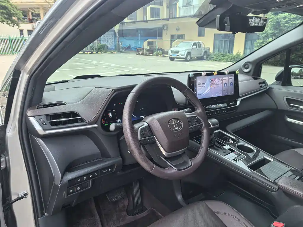 Toyota Sienna — миниатюра 13