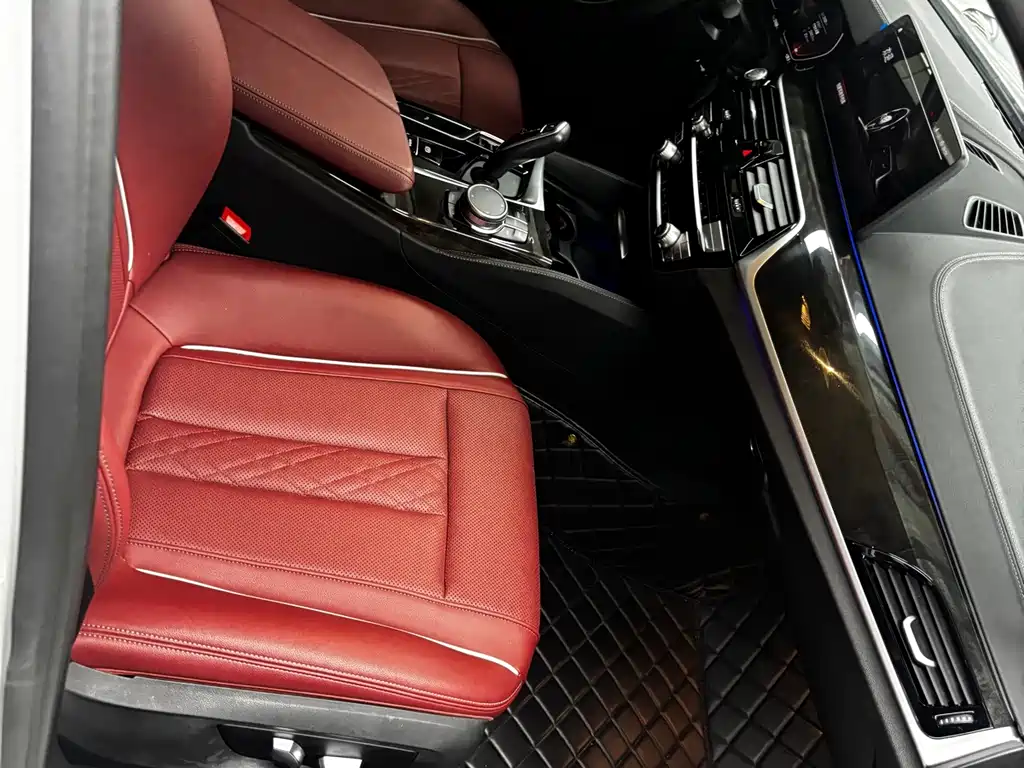 BMW 5 Series — миниатюра 11