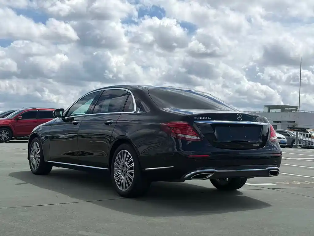 Mercedes-Benz E-Class — миниатюра 6