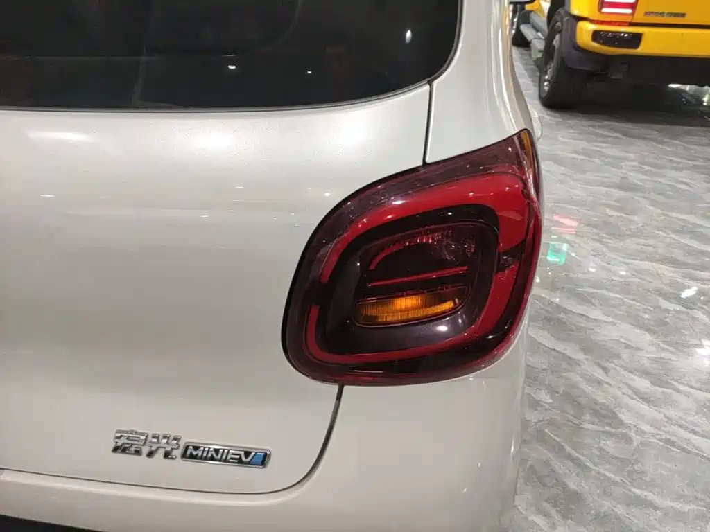 Wuling MINIEV — миниатюра 8