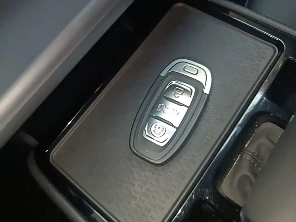 Hongqi Hongqi E-QM5 — миниатюра 9
