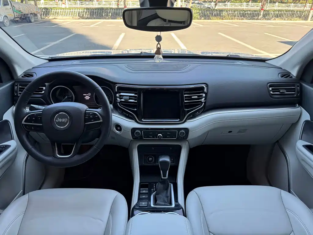 Jeep Grand Commander — миниатюра 6