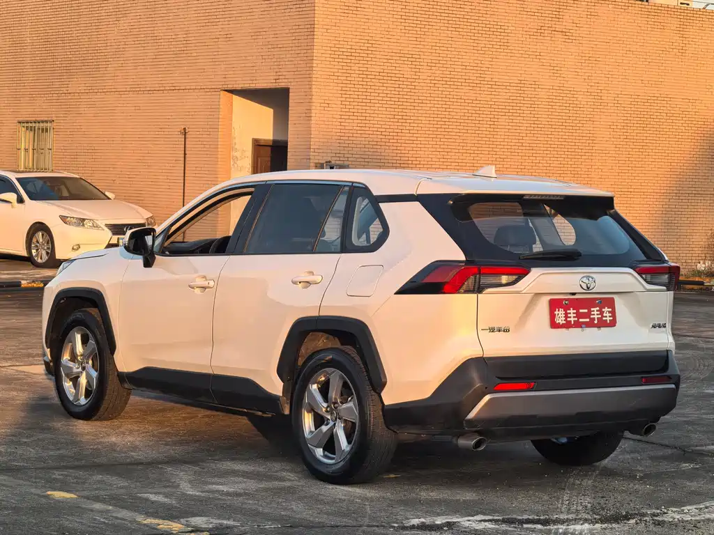 Toyota RAV4 — миниатюра 13