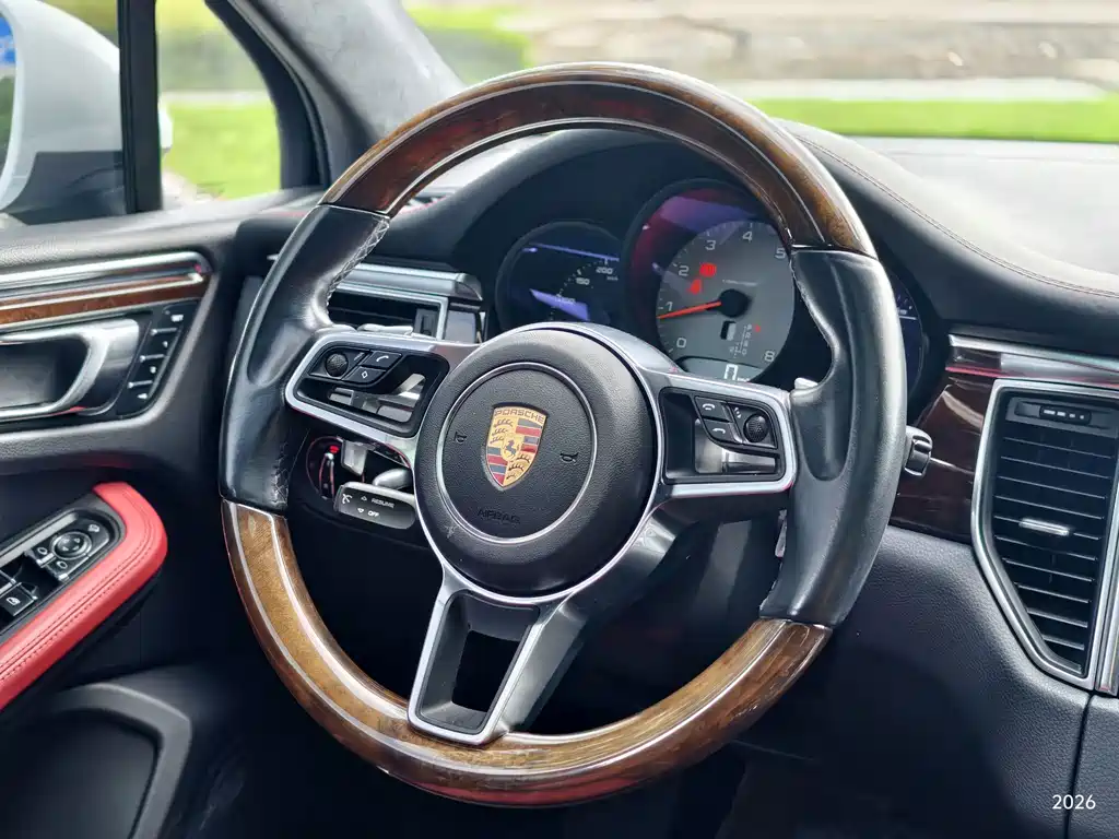 Porsche Macan — миниатюра 10
