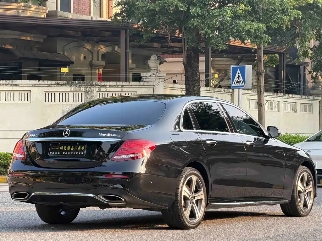 Mercedes-Benz E-Class — миниатюра 6