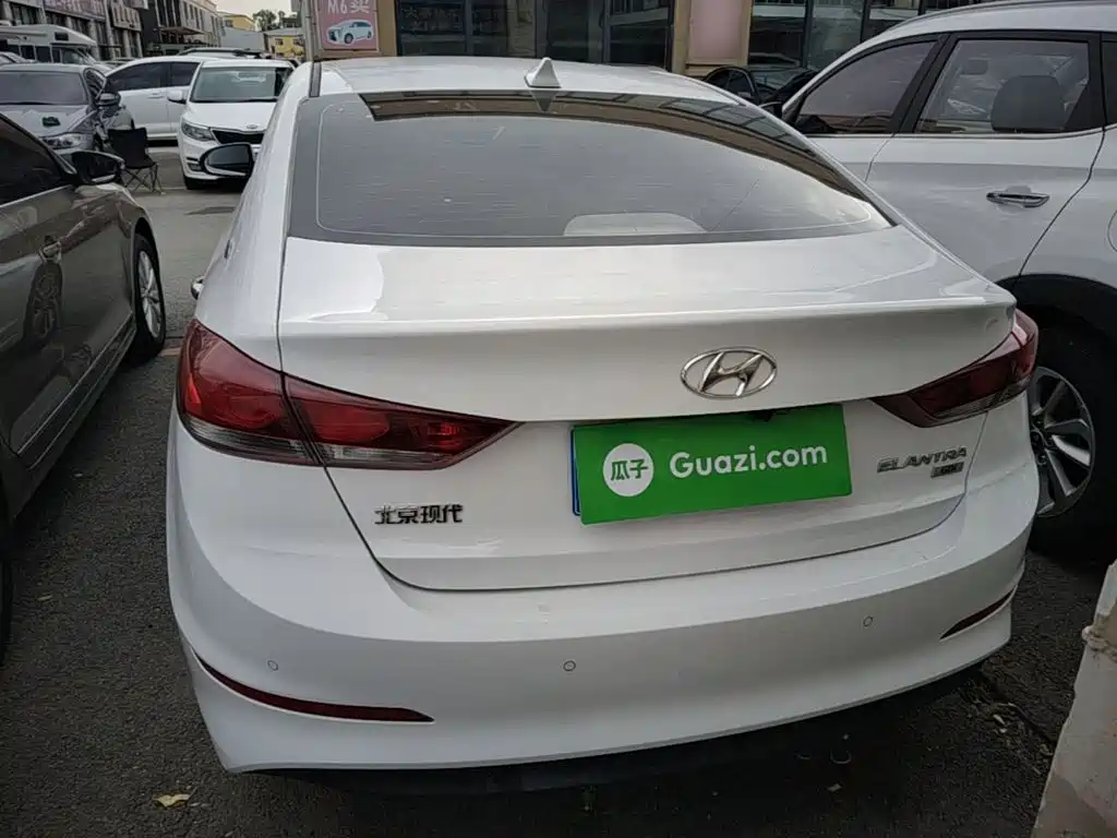 Hyundai Elantra — миниатюра 6