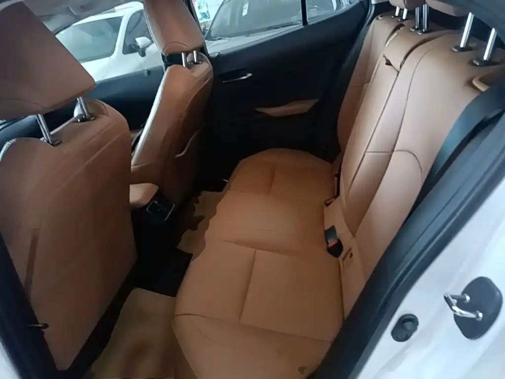 Lexus UX — миниатюра 13