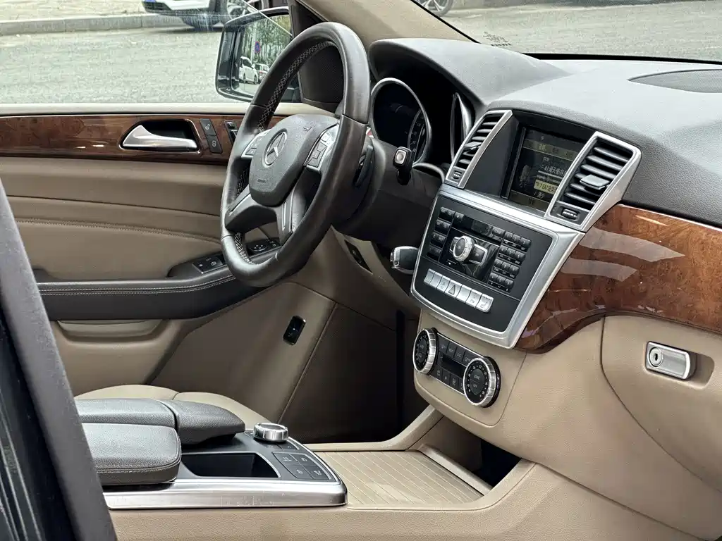 Mercedes-Benz M-Class — миниатюра 11
