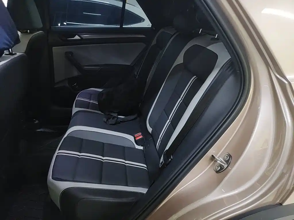 Volkswagen T-Roc — миниатюра 17