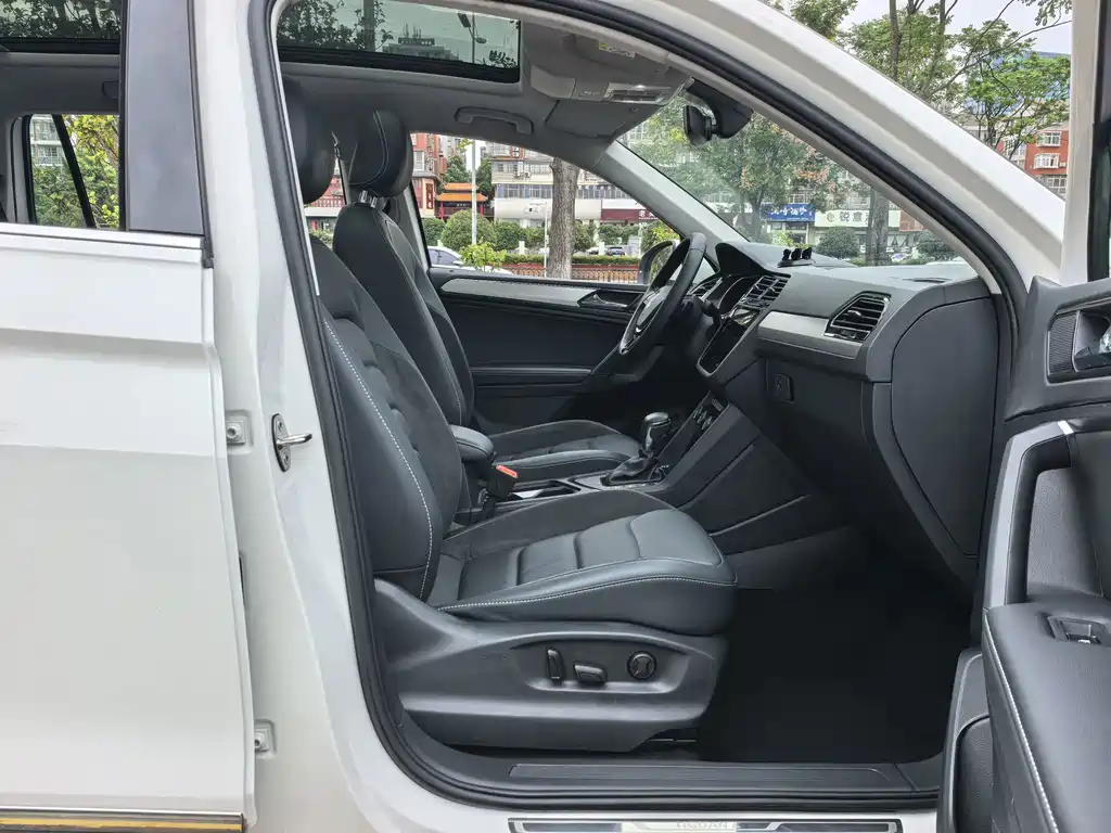 Volkswagen Tiguan L — миниатюра 6