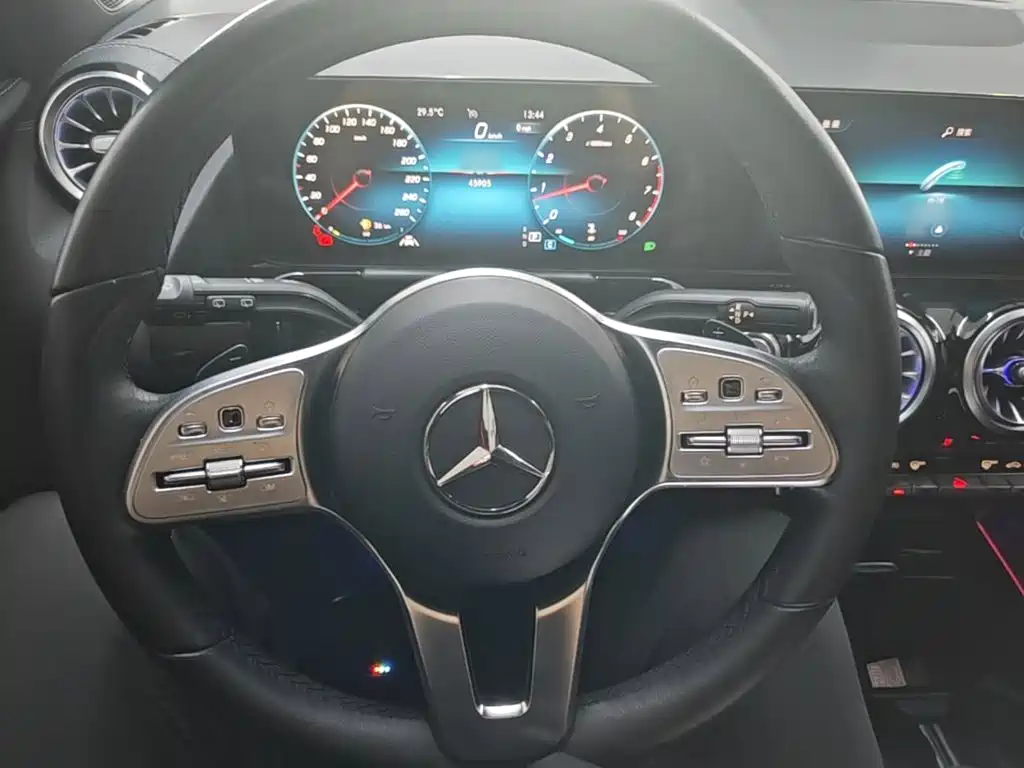 Mercedes-Benz GLA — миниатюра 11