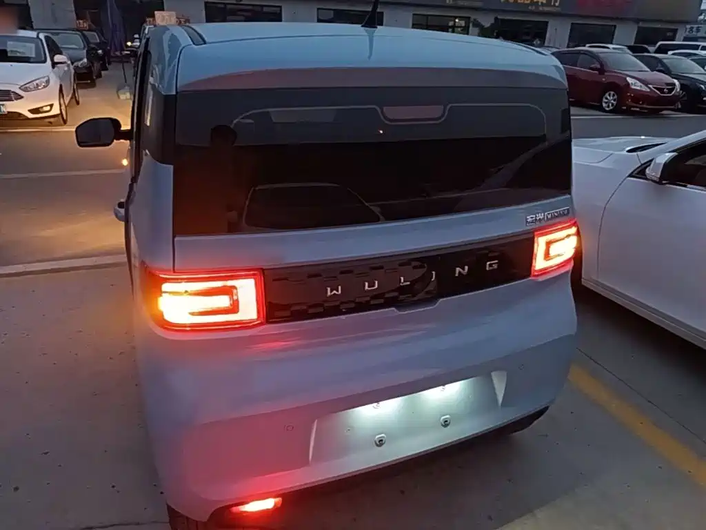 Wuling MINIEV — миниатюра 6