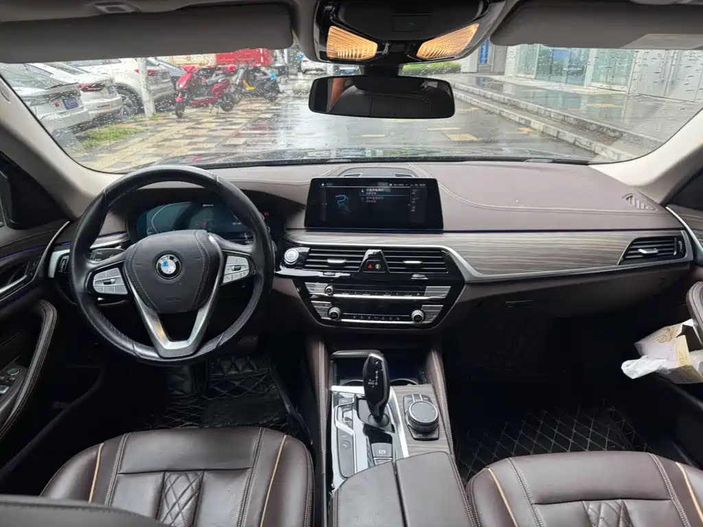 BMW 5 Series New Energy — миниатюра 4