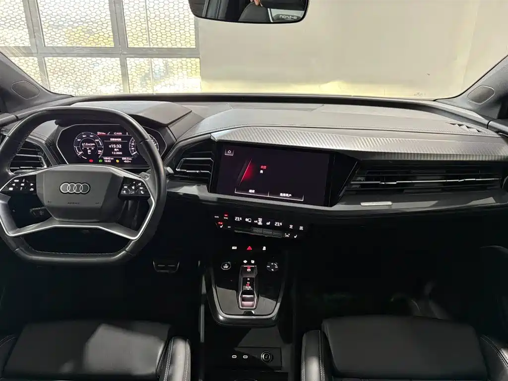 AUDI Q4 E TRON