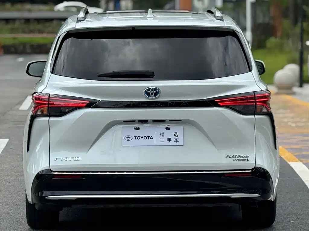 Toyota Sienna — миниатюра 18