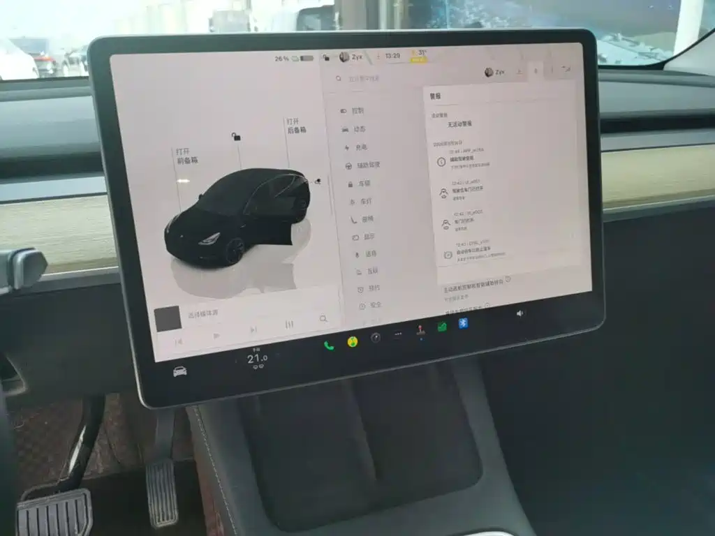 Tesla Model Y — миниатюра 13