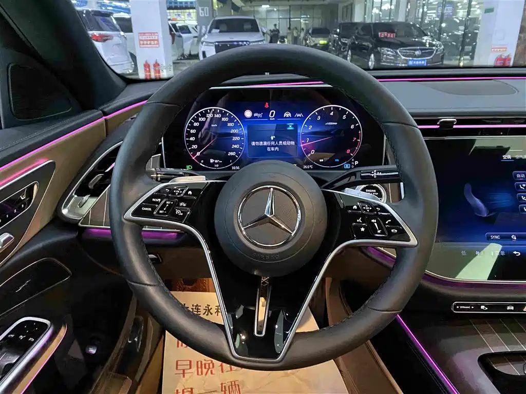 Mercedes-Benz E-Class — миниатюра 12