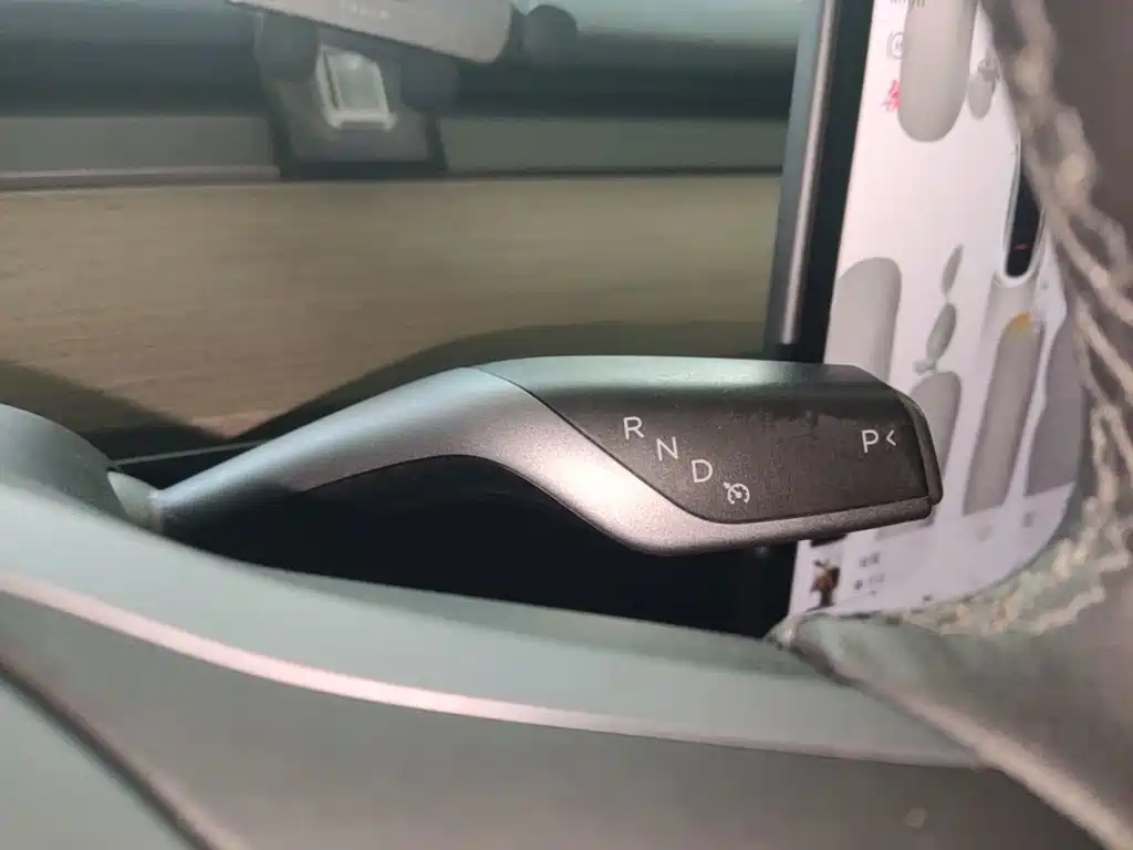 Tesla Model Y — миниатюра 14