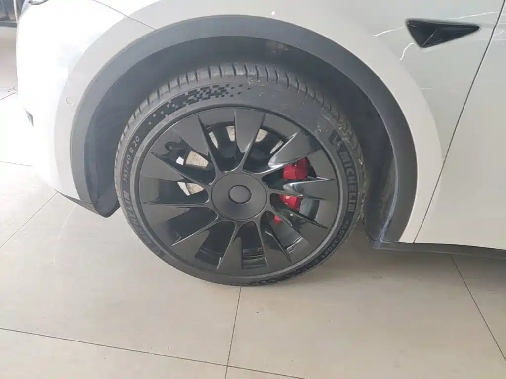 Tesla Model Y — миниатюра 23