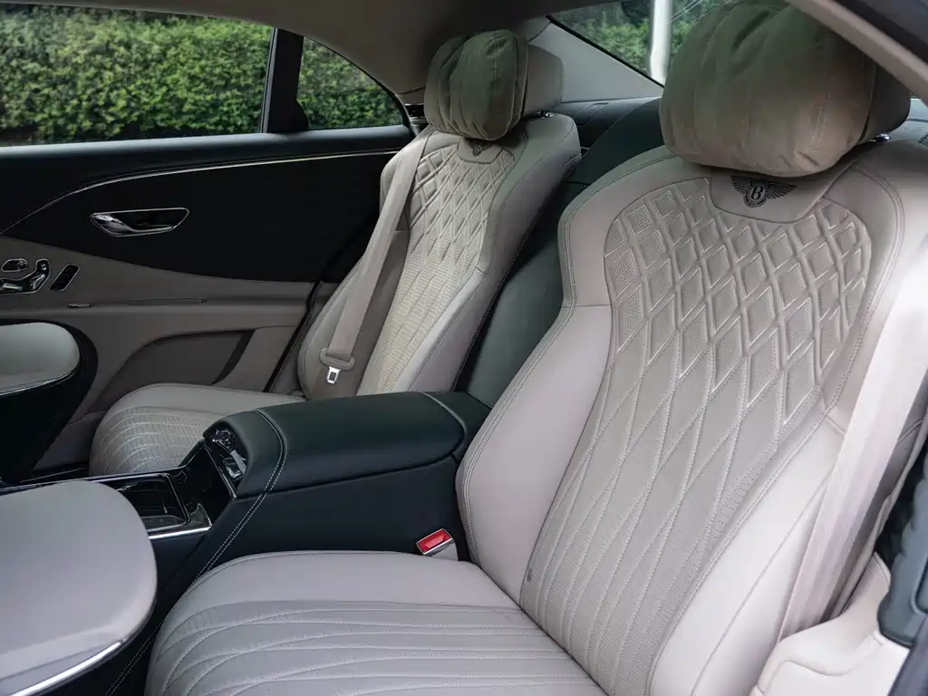 Bentley Flying Spur PHEV — миниатюра 26