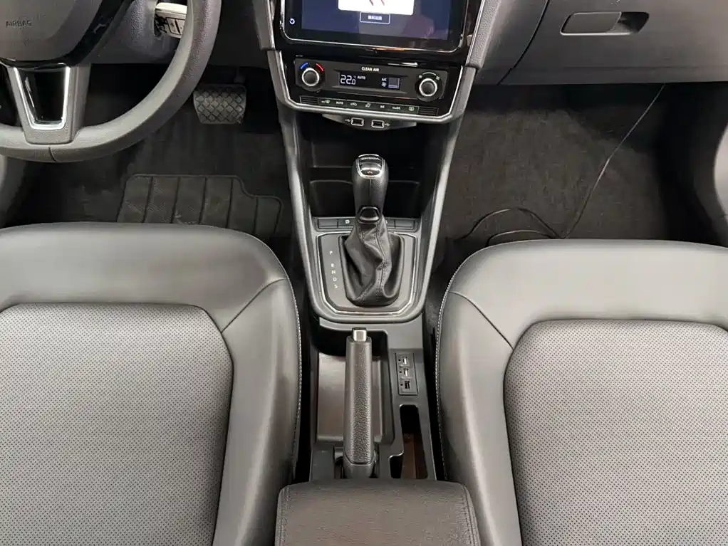 Skoda Rapid — миниатюра 6