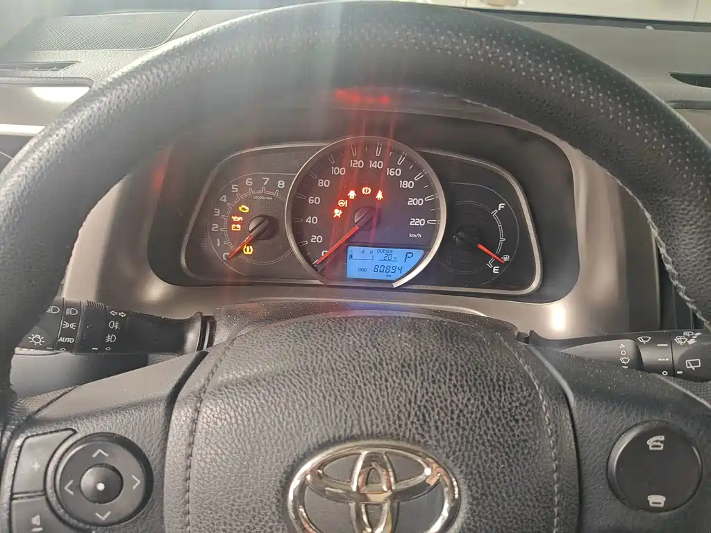 Toyota RAV4 — миниатюра 6