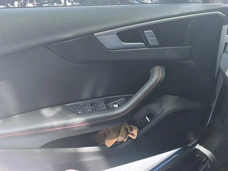 Audi A4L 2025 200 Enjoy 40 TFSI Luxury