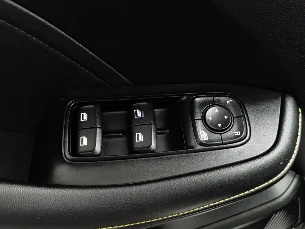 Roewe i5 — миниатюра 9