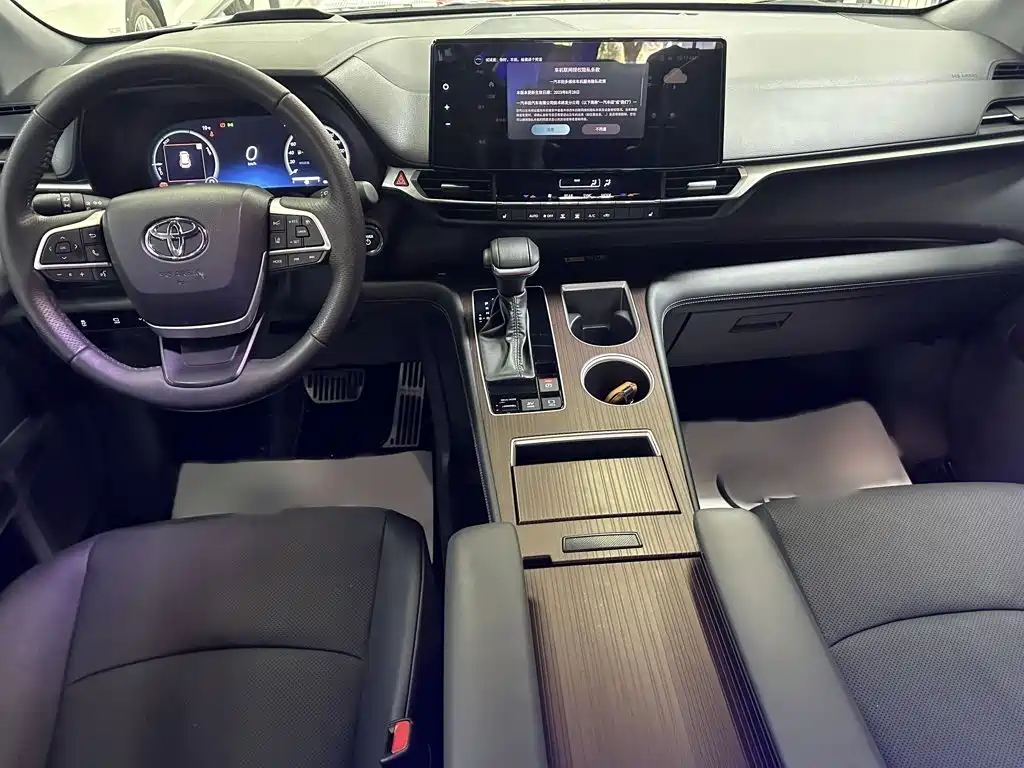 Toyota Granvia — миниатюра 9