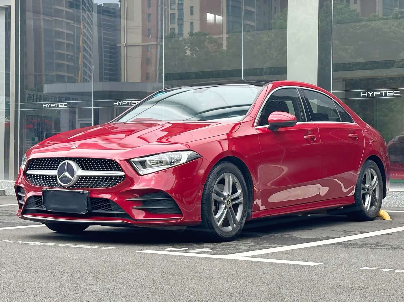 Mercedes-Benz A-Class 1.3 л 2021 г. красный/фиолетовый, пробег 47000 км