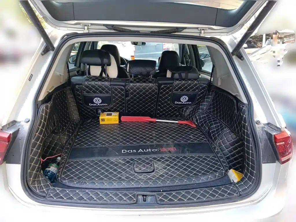 Volkswagen Tiguan L — миниатюра 15