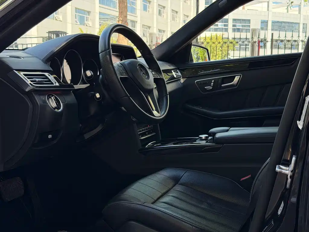 Mercedes-Benz E-Class — миниатюра 5