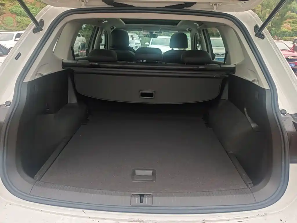 Volkswagen Tiguan L — миниатюра 19