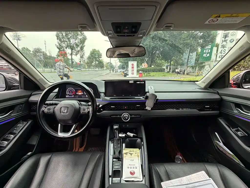 Honda Accord — миниатюра 13