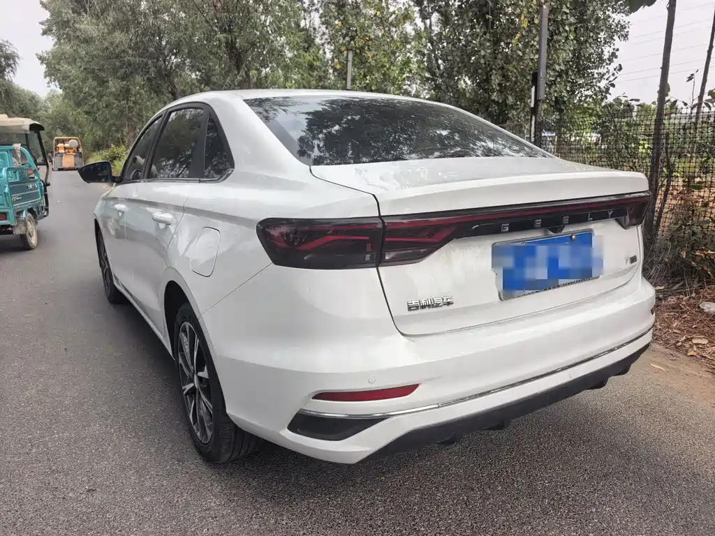 Geely Emgrand — миниатюра 9