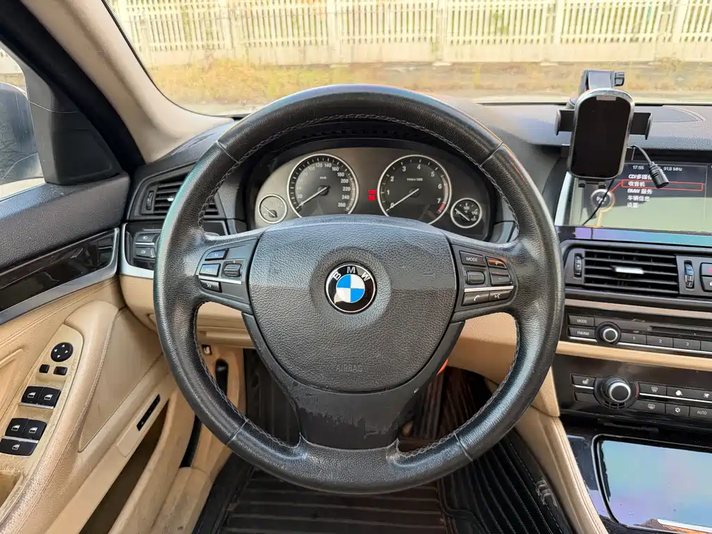 BMW 5 Series — миниатюра 10