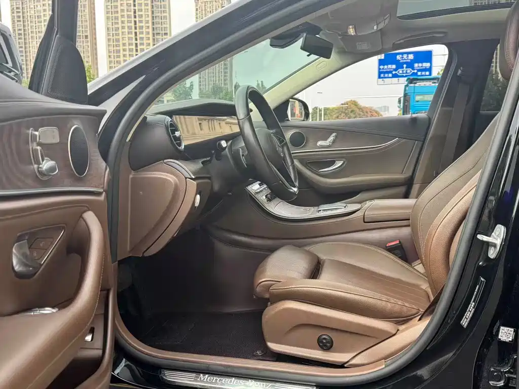 Mercedes-Benz E-Class — миниатюра 4