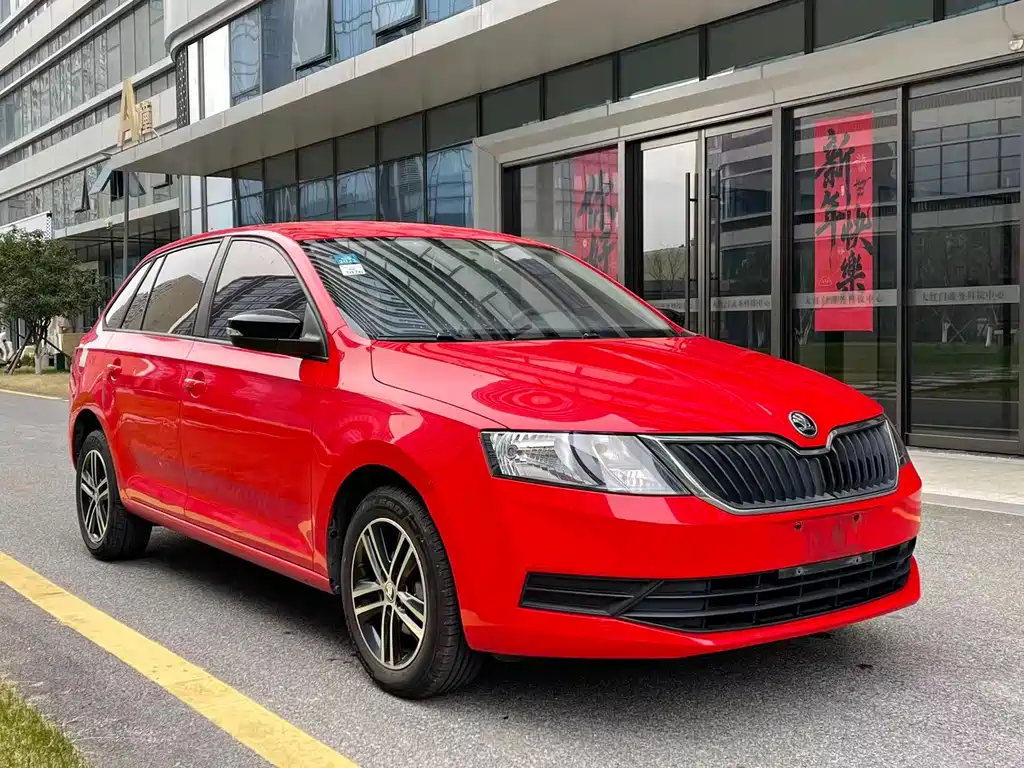 Skoda Rapid Spaceback 1.6L Auto Standard Edition, фото 3