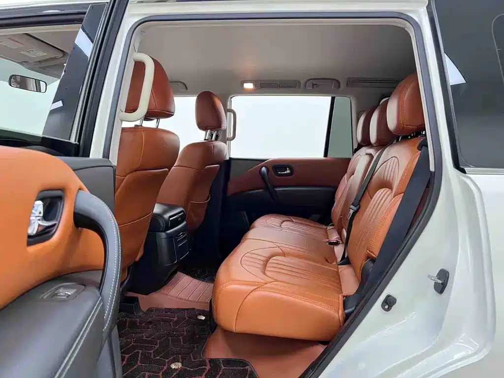 Nissan Patrol — миниатюра 10