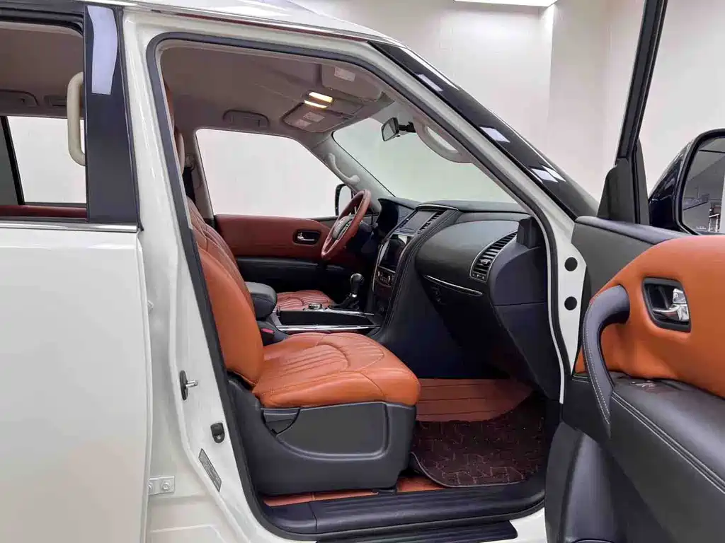 Nissan Patrol — миниатюра 24