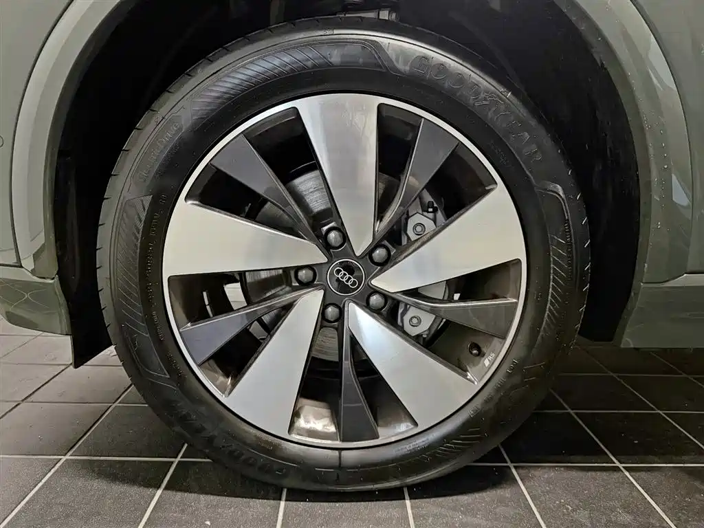Audi Q6L e-tron — миниатюра 15