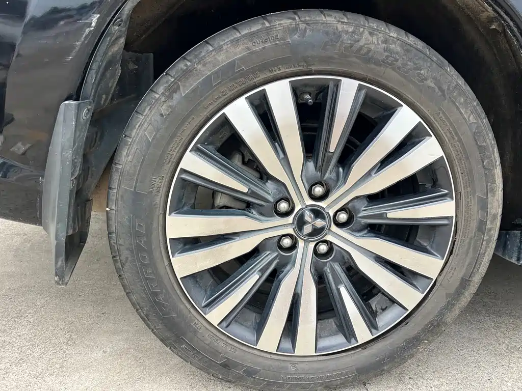 Mitsubishi Outlander — миниатюра 5
