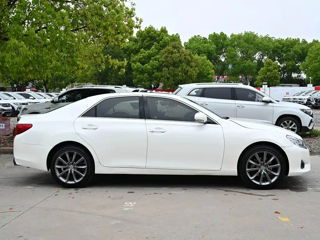 Toyota Reiz — миниатюра 7
