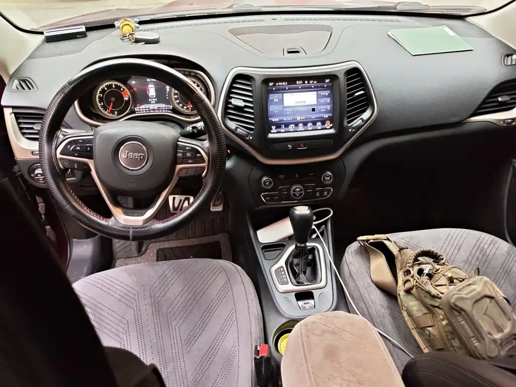 Jeep Cherokee — миниатюра 5