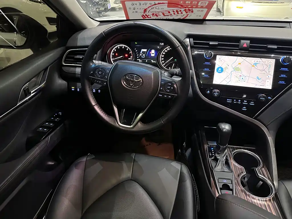 Toyota Camry — миниатюра 4