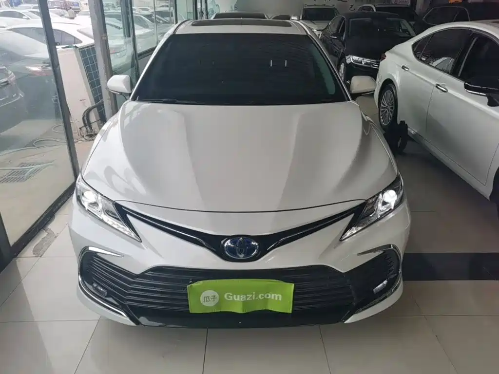 Toyota Camry — миниатюра 3