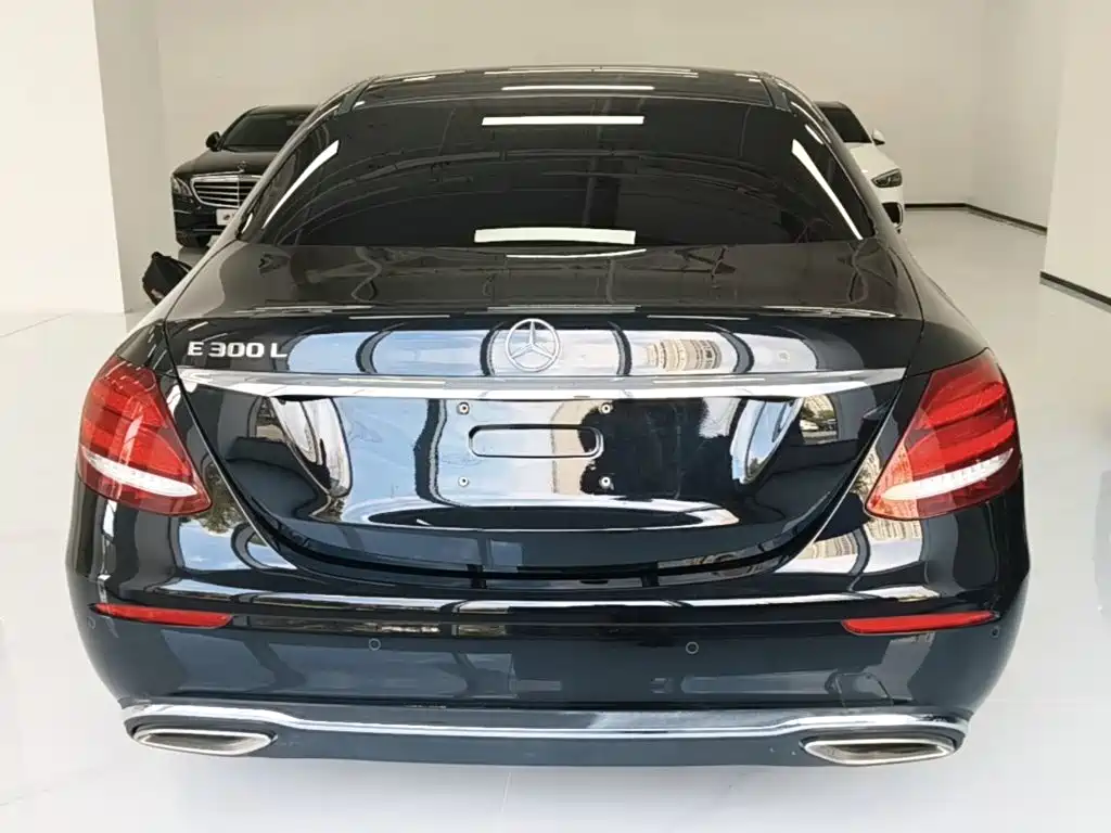 Mercedes-Benz E-Class — миниатюра 6