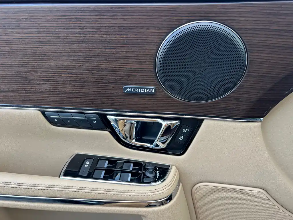 Jaguar XJ — миниатюра 5